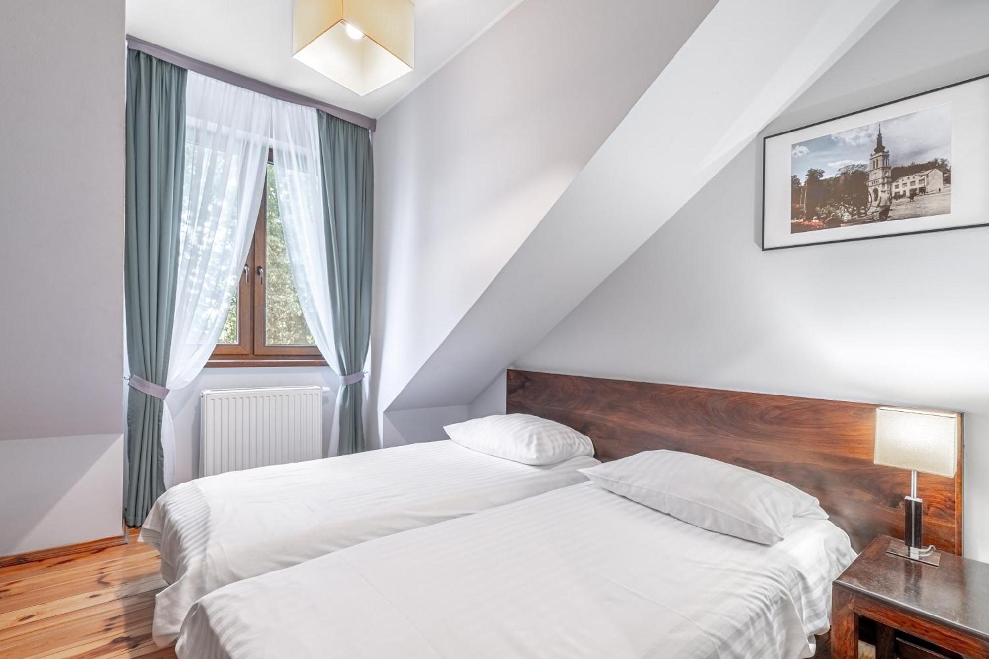 Dom Pracy Tworczej Aparthotel Uniejow Exterior foto