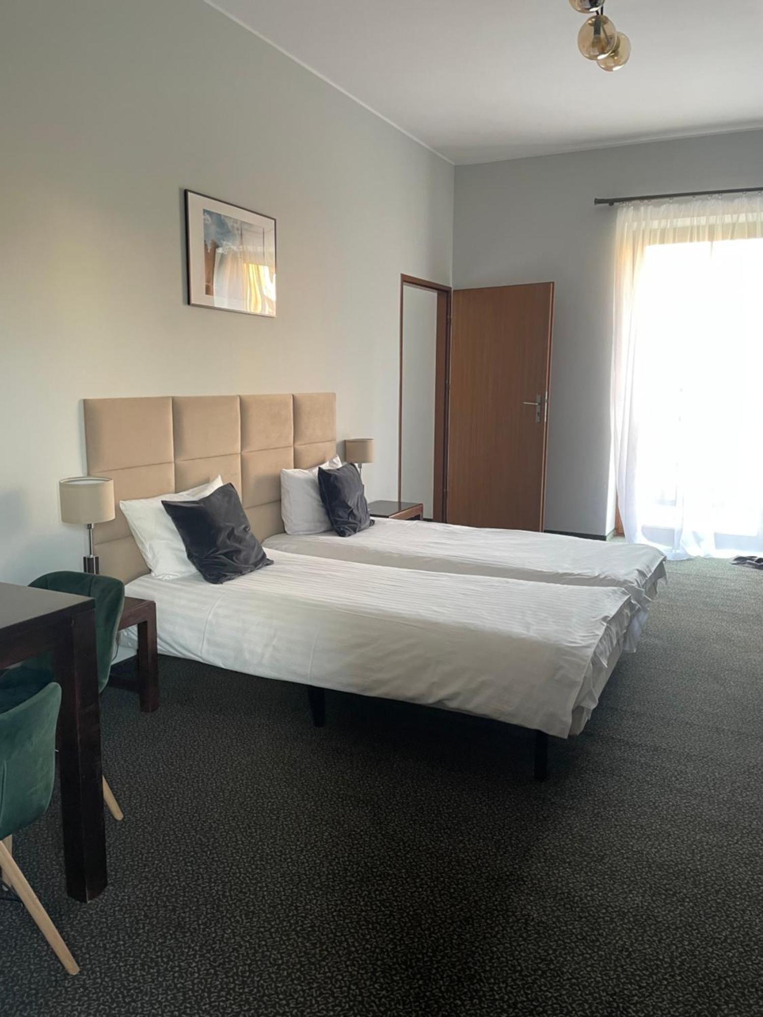 Dom Pracy Tworczej Aparthotel Uniejow Cameră foto