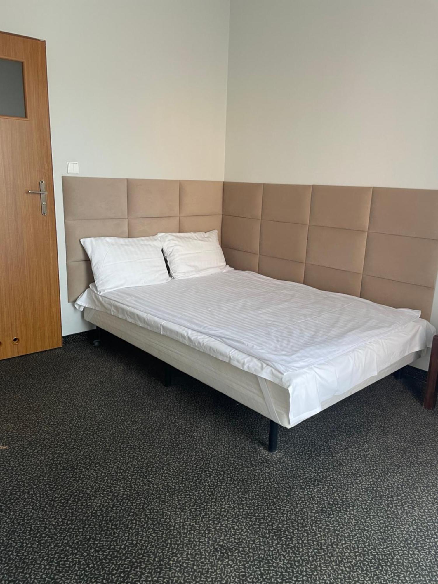 Dom Pracy Tworczej Aparthotel Uniejow Cameră foto