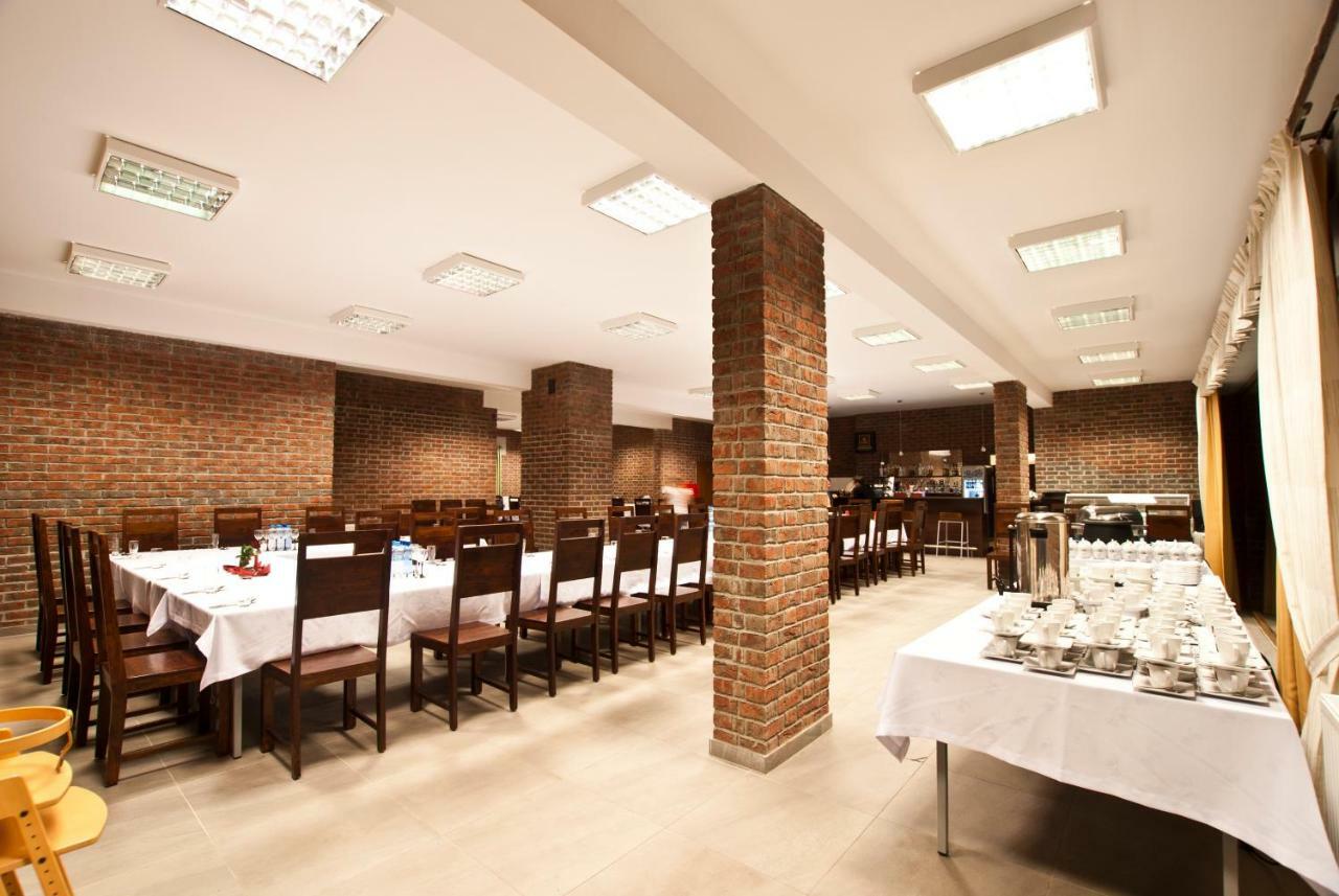 Dom Pracy Tworczej Aparthotel Uniejow Exterior foto