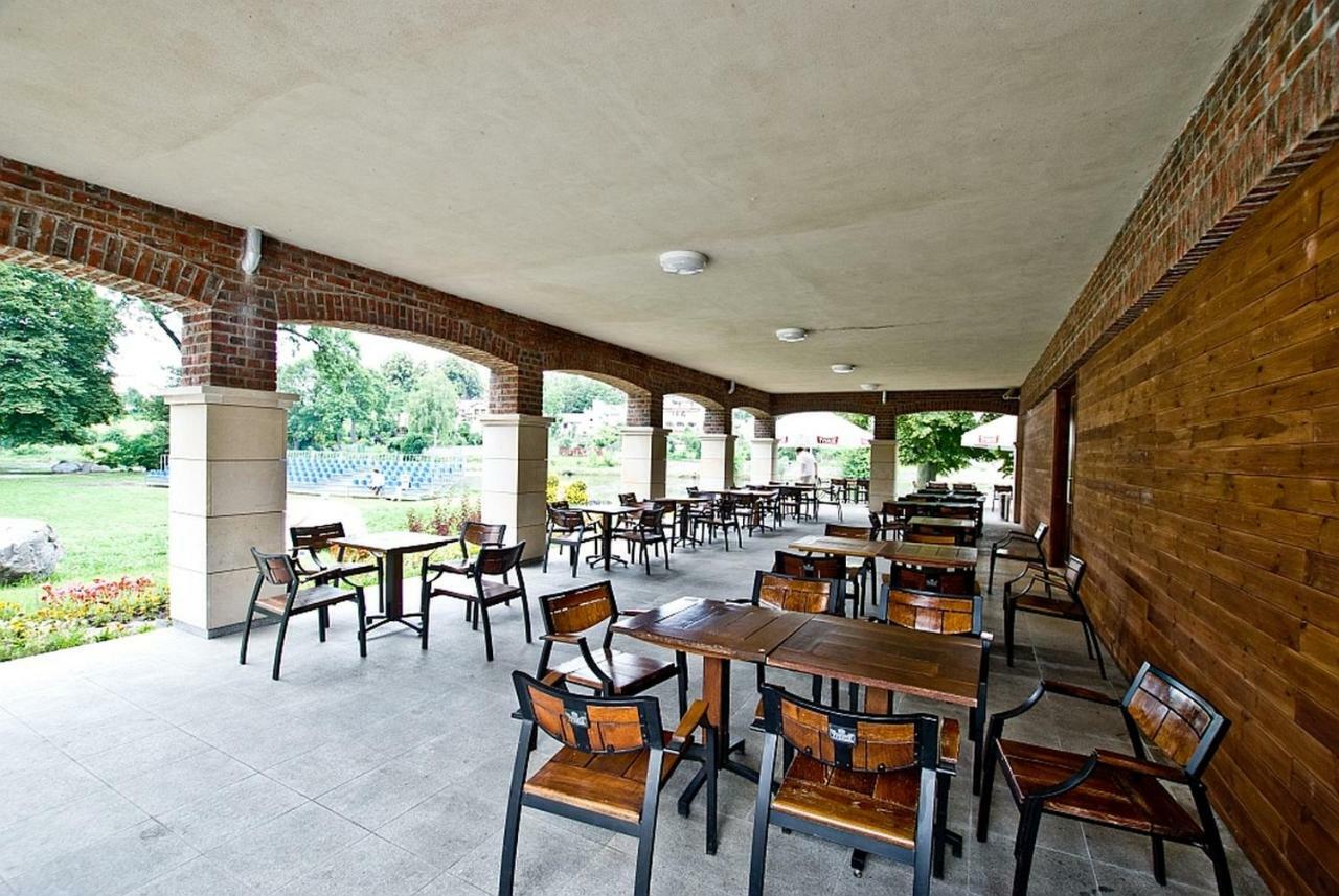 Dom Pracy Tworczej Aparthotel Uniejow Exterior foto